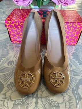 Tory Burch Caroline Ballet Flats in Sand